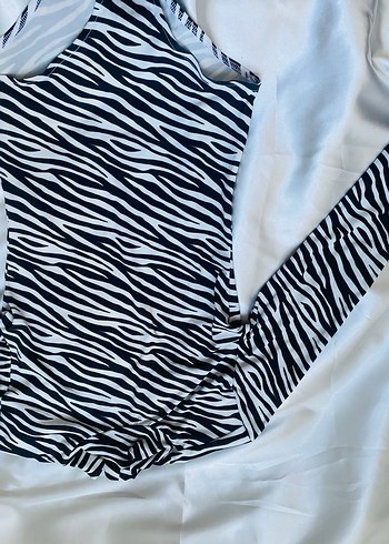 Zebra Desenli Uzun Kollu Yüksek Yaka Bluz - Görsel 3