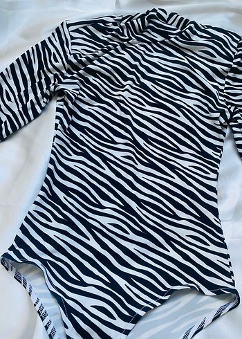 Zebra Desenli Uzun Kollu Yüksek Yaka Bluz - Görsel 5