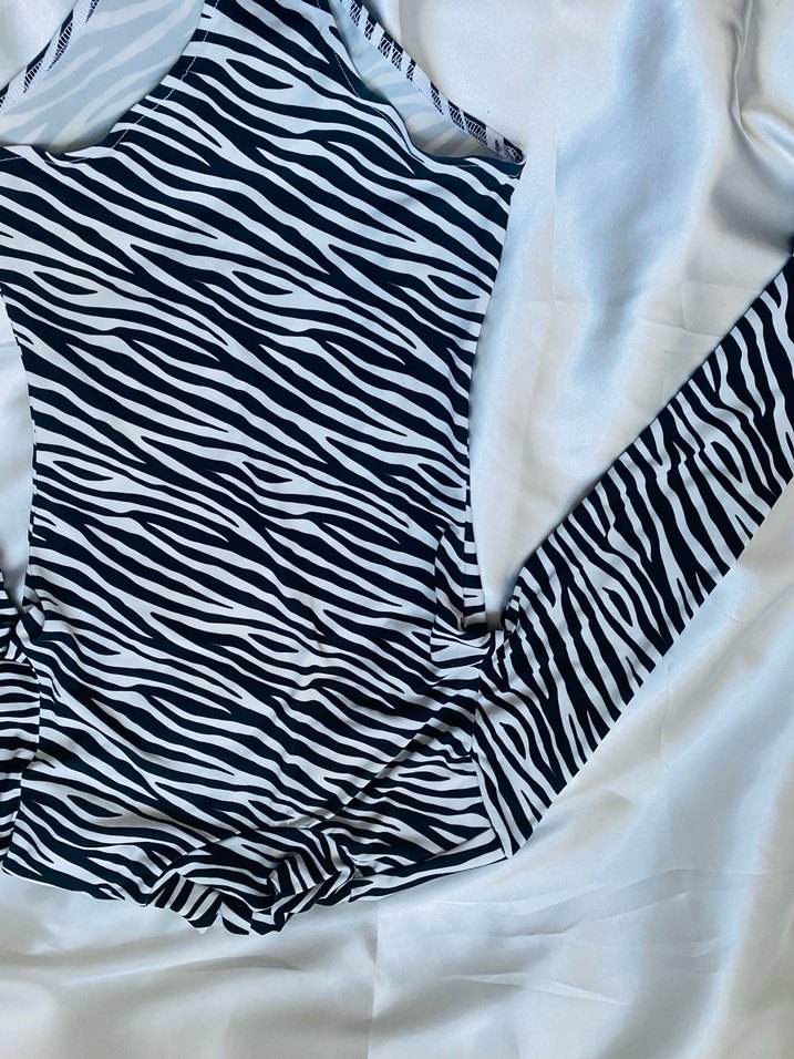 Zebra Desenli Uzun Kollu Yüksek Yaka Bluz - Görsel 3