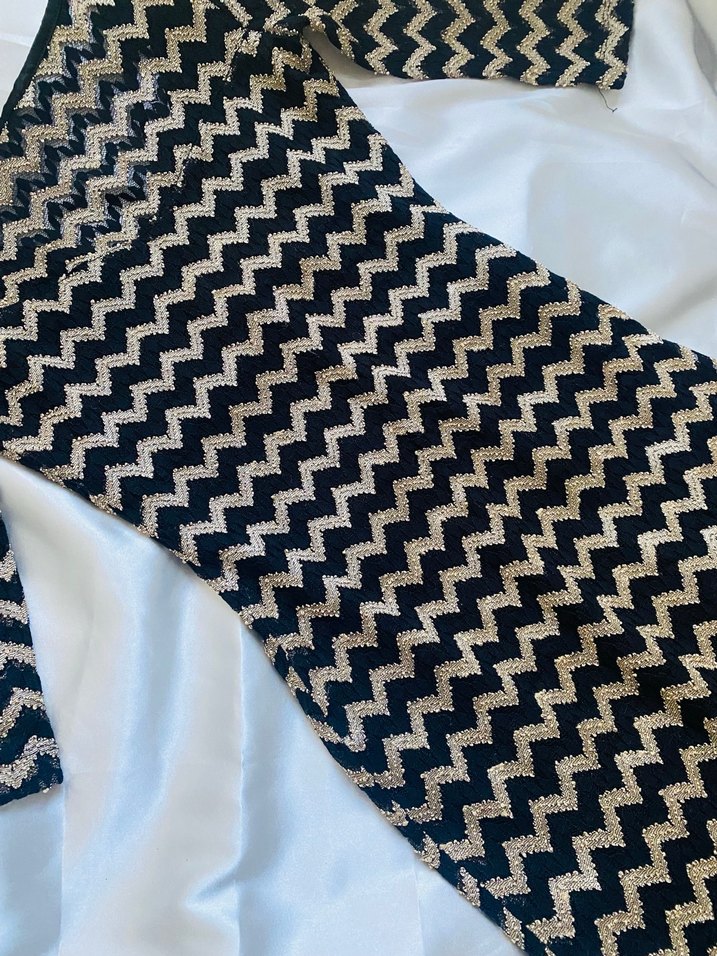 Zigzag Desenli Siyah Midi Elbise - Görsel 4