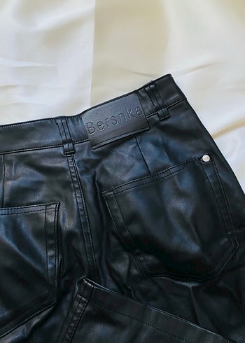 Bershka siyah deri pantolon - Görsel 4