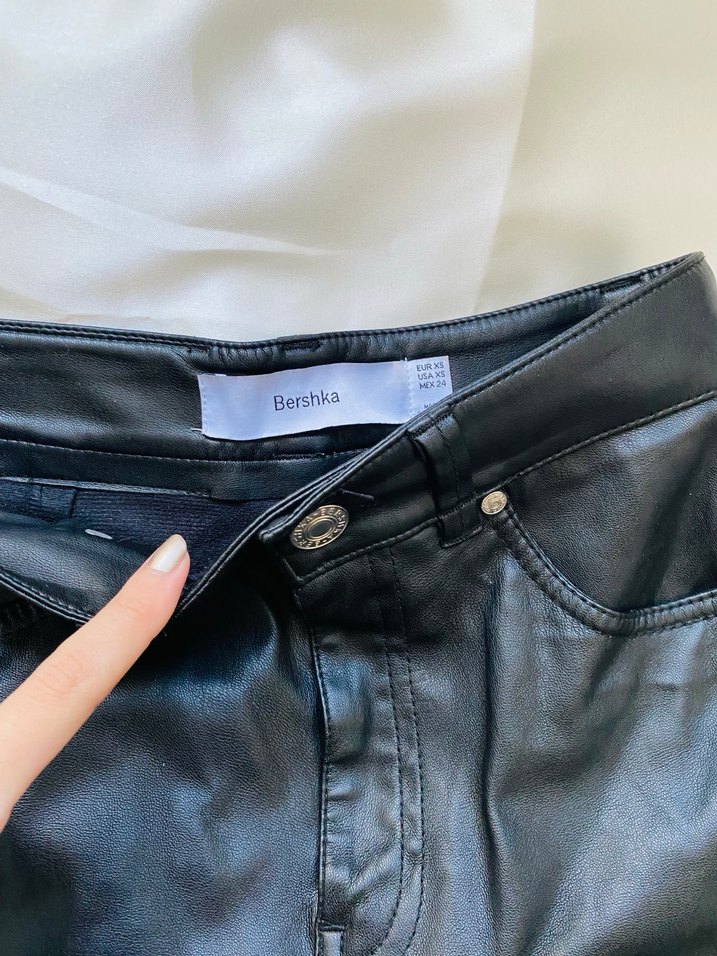 Bershka siyah deri pantolon - Görsel 2