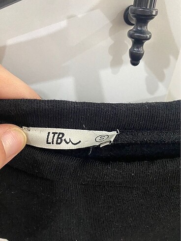 s Beden LTB crop siyah yazılı sweatshirt S beden