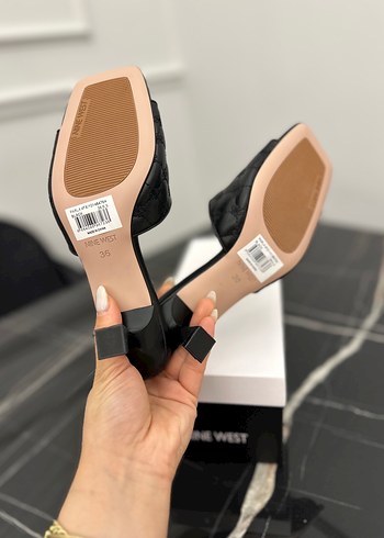 36 Beden Nine West Siyah Kareli Topuklu Terlik