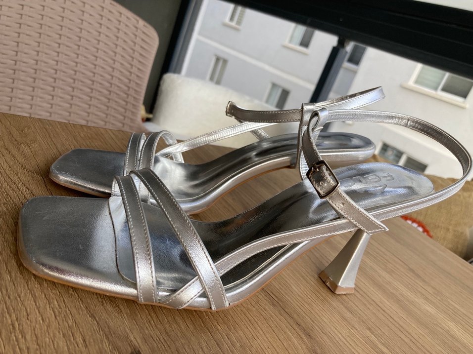 Gümüş bantlı Kadın Topuklu - Görsel 3