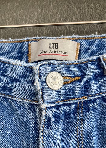 Yırtık Detaylı Mavi mom jean  Kadın Kot Pantolon - Görsel 4