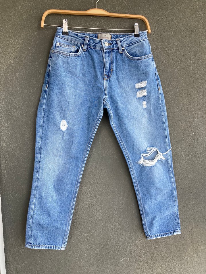 Yırtık Detaylı Mavi mom jean  Kadın Kot Pantolon - Görsel 3