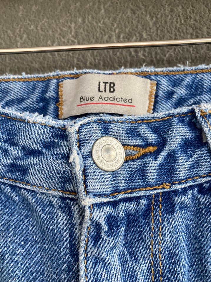 Yırtık Detaylı Mavi mom jean  Kadın Kot Pantolon - Görsel 4