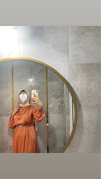 Turuncu Kemerli Şık Elbise
