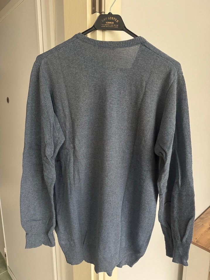 Çizgili V Yakalı Örgü Erkek Kazak - Görsel 2