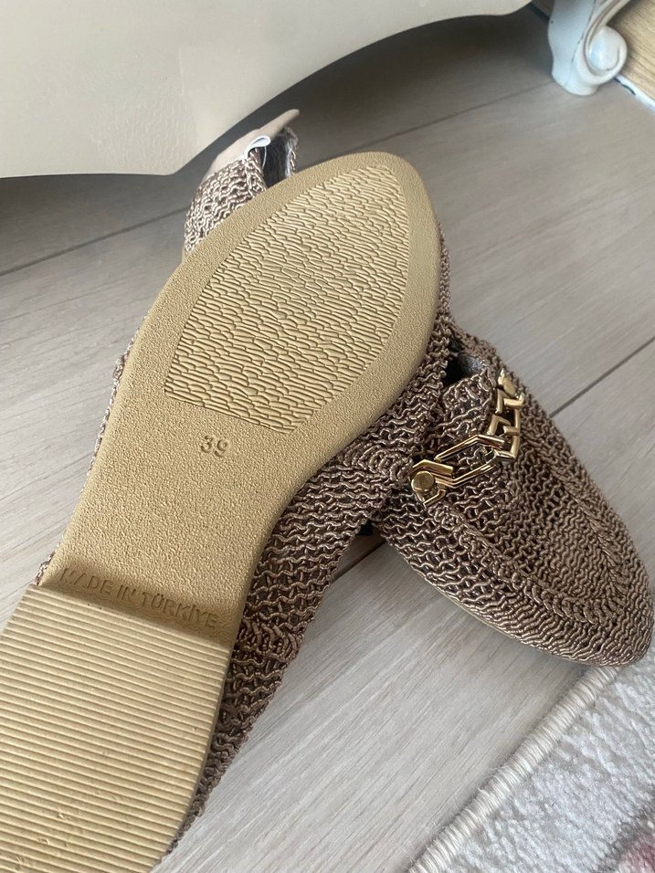 Zincir Detaylı Bej Triko Kadın babet - Görsel 3