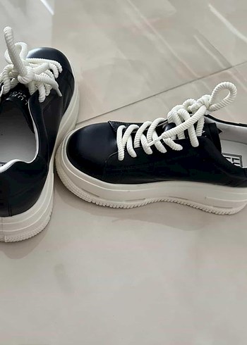 Lufian Beyaz Tabanlı Siyah Platform Spor Ayakkabı
