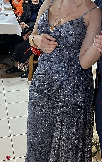 m Beden Işıltılı yırtmaçlı nişan elbisesi