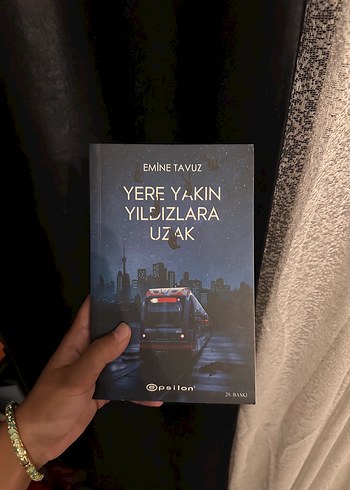 Yere Yakın Yıldızlara Uzak - Emine Tavuz