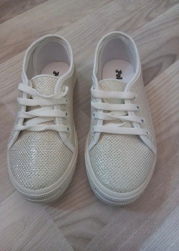 Kız Çocuk beyaz ayakkabı - Görsel 2