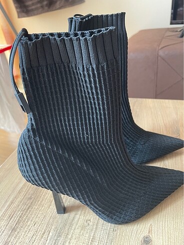 37 Beden Zara bot