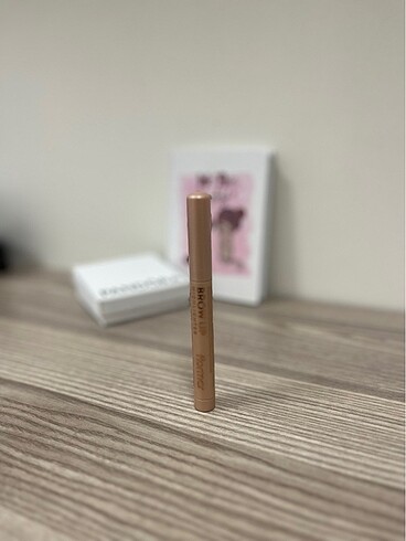-Pastel Plump up -Flormar Brow Up Highlighter