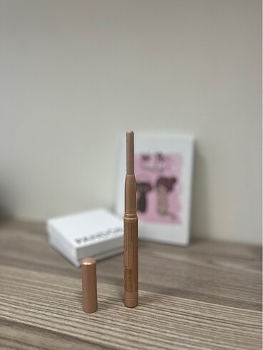 Beden -Pastel Plump up -Flormar Brow Up Highlighter