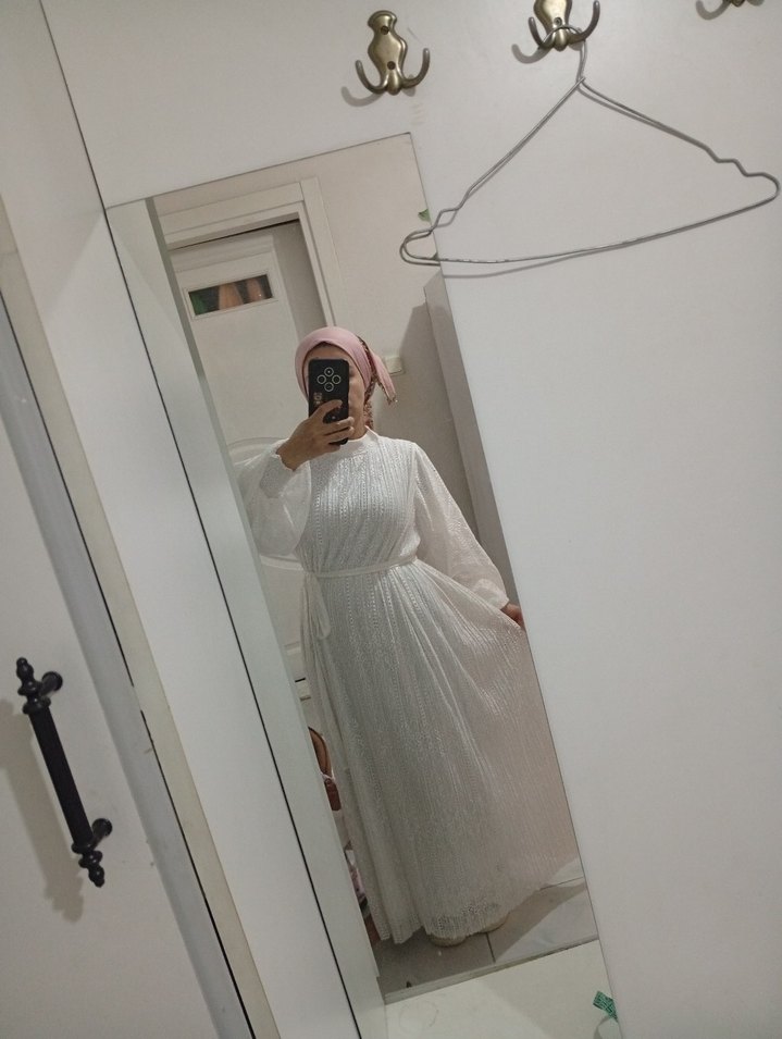 Uzun, Transparan, Bol Kesim Beyaz dantelli Elbise - Görsel 4