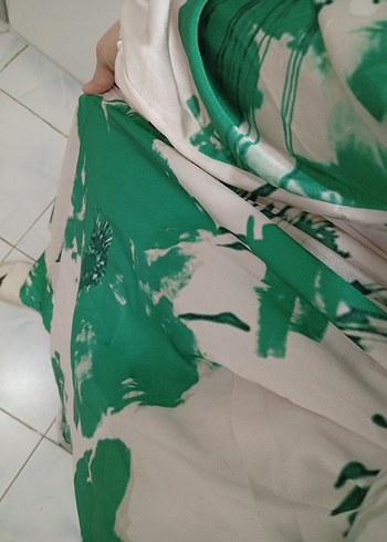 Yeşil Bağlama Desenli Uzun Salaş Elbise - Görsel 4