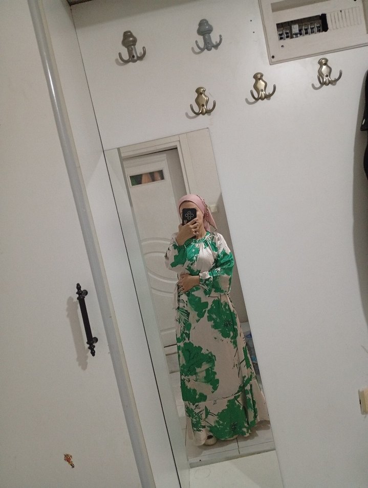 Yeşil Bağlama Desenli Uzun Salaş Elbise - Görsel 2