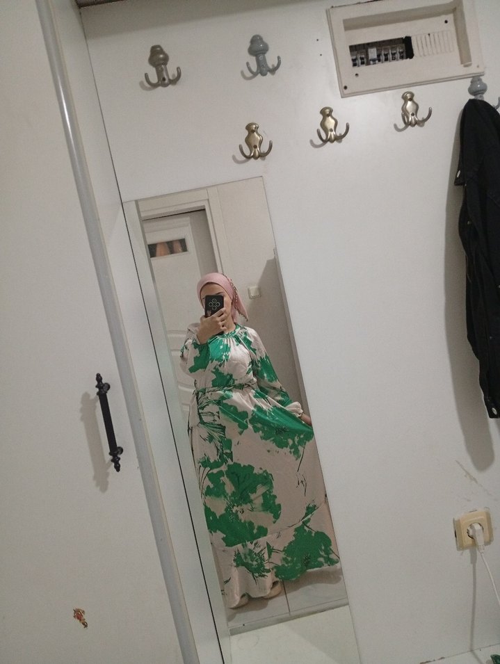 Yeşil Bağlama Desenli Uzun Salaş Elbise - Görsel 3