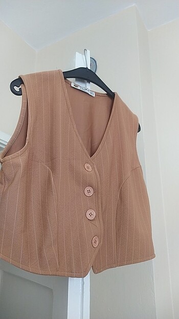 Açık kahve yeleğimizin fiyatı sadece 120 TL 