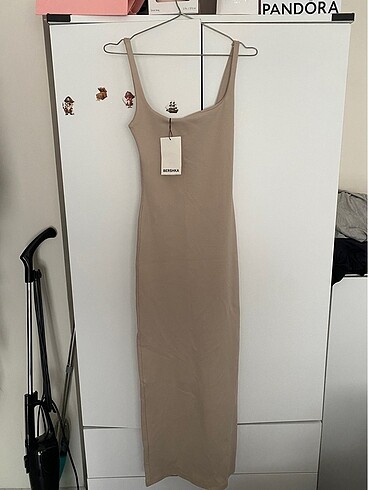 Etiketli bershka elbise