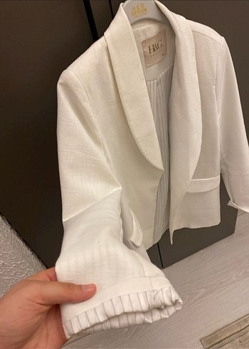Zara Ekru Siklik Sal Yaka Kisa Ceket