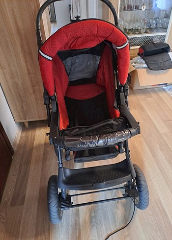 Kırmızı Bebek Arabası - Görsel 2