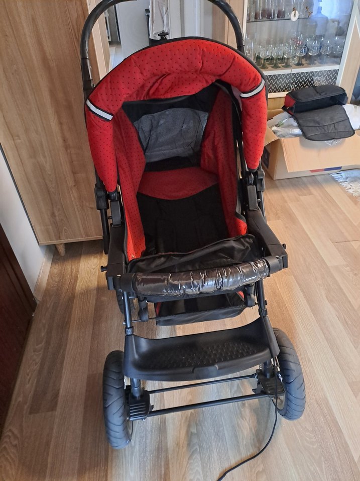 Kırmızı Bebek Arabası - Görsel 2