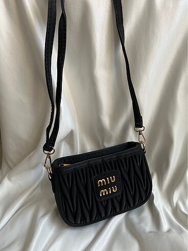 Miu Miu Siyah miu miu çanta