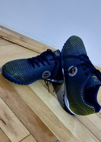 Kinetix FB logolu kıranpon spor ayakkabı.