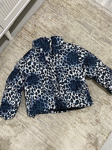 Leoparlı mont
