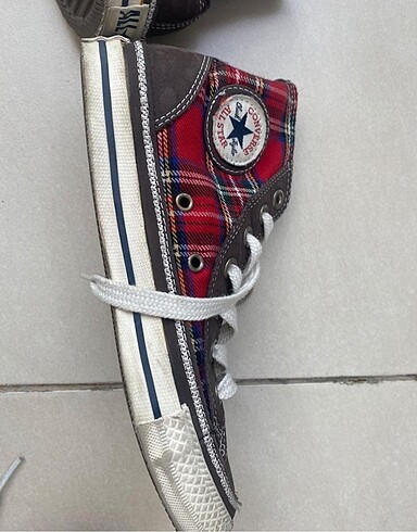 37 Beden kırmızı Renk Converse günlük ayakkabı