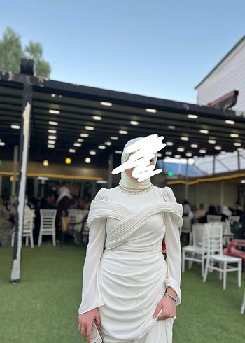 Yüksek Yakalı Beyaz Uzun Düz Gelinlik - Görsel 2