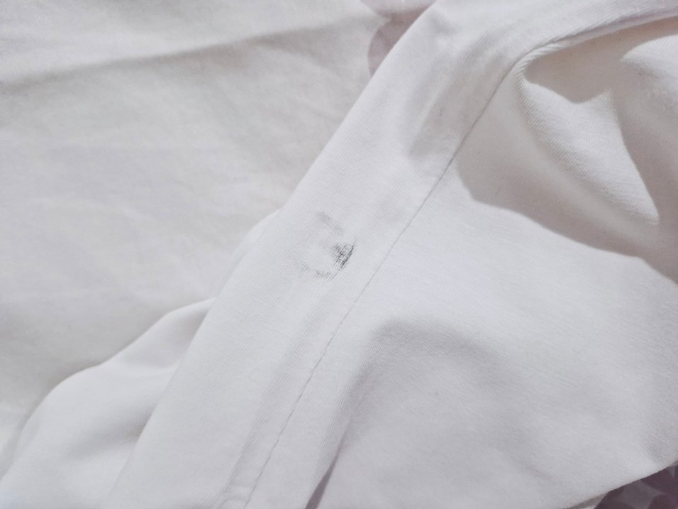 Beyaz V Yaka Kısa Kollu Pamuklu Tişört - Görsel 4