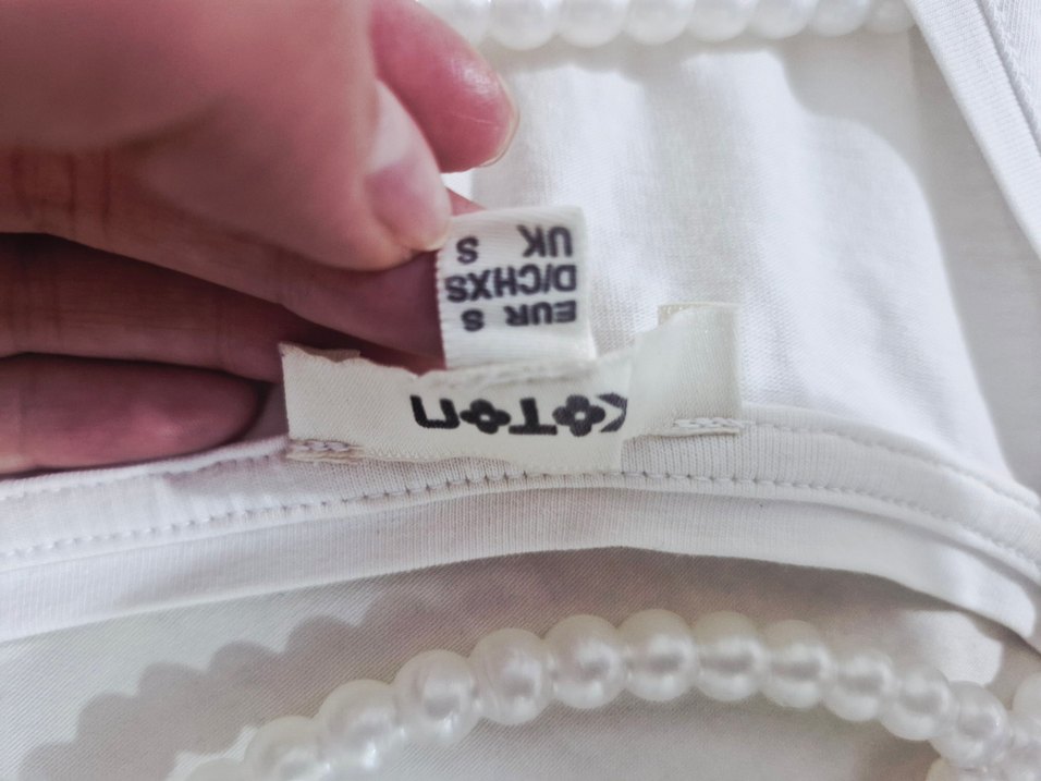 Beyaz V Yaka Kısa Kollu Pamuklu Tişört - Görsel 5