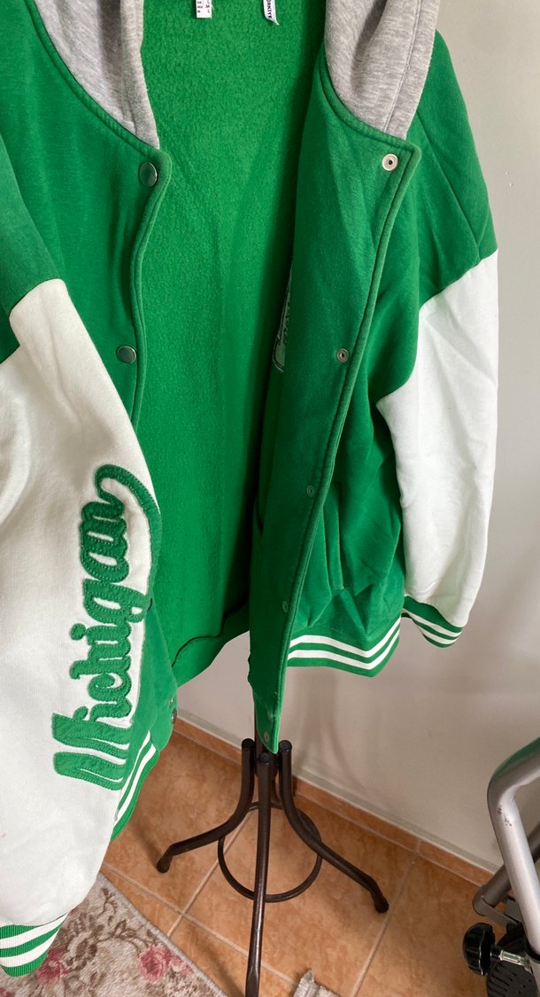 Yeşil Kapüşonlu Düğmeli Kadın Ceket - Görsel 2