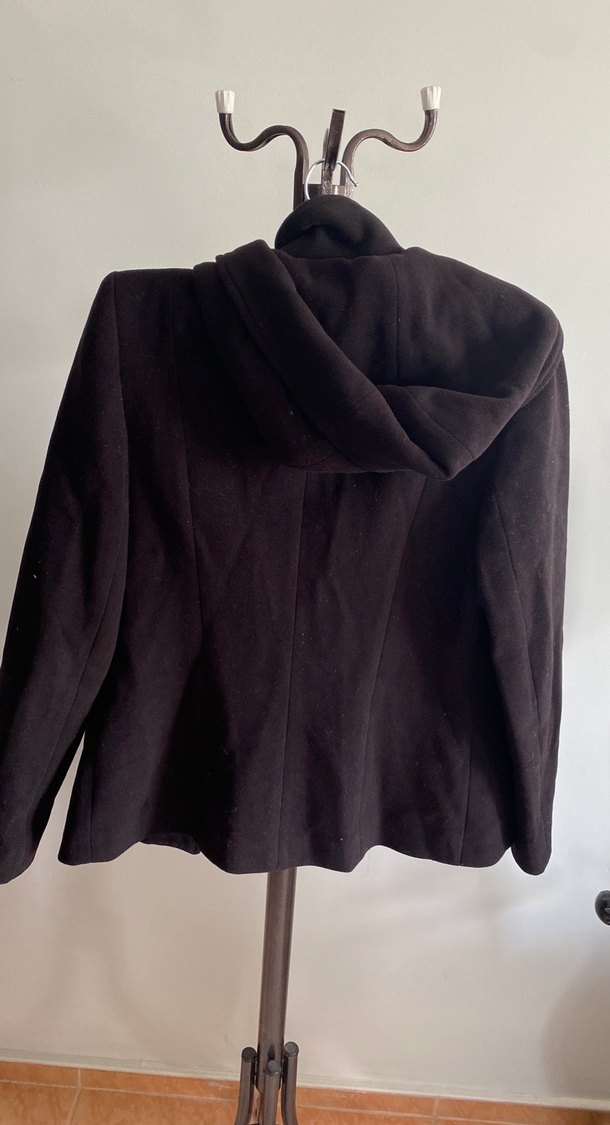 Düğmeli siyah kaban - Görsel 2