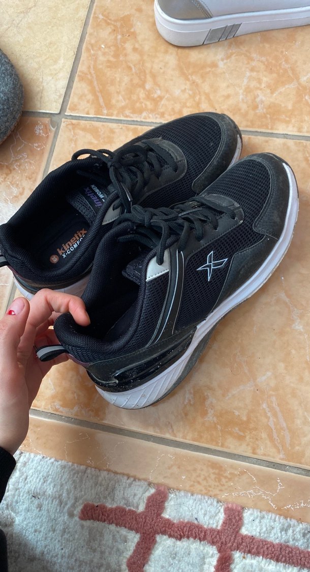 Siyah kadın spor ayakkabı - Görsel 2
