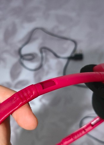 Kırmızı Kablolu Kulaklık - Görsel 2