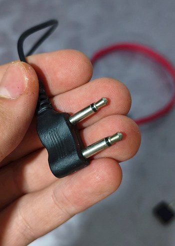 Kırmızı Kablolu Kulaklık - Görsel 4