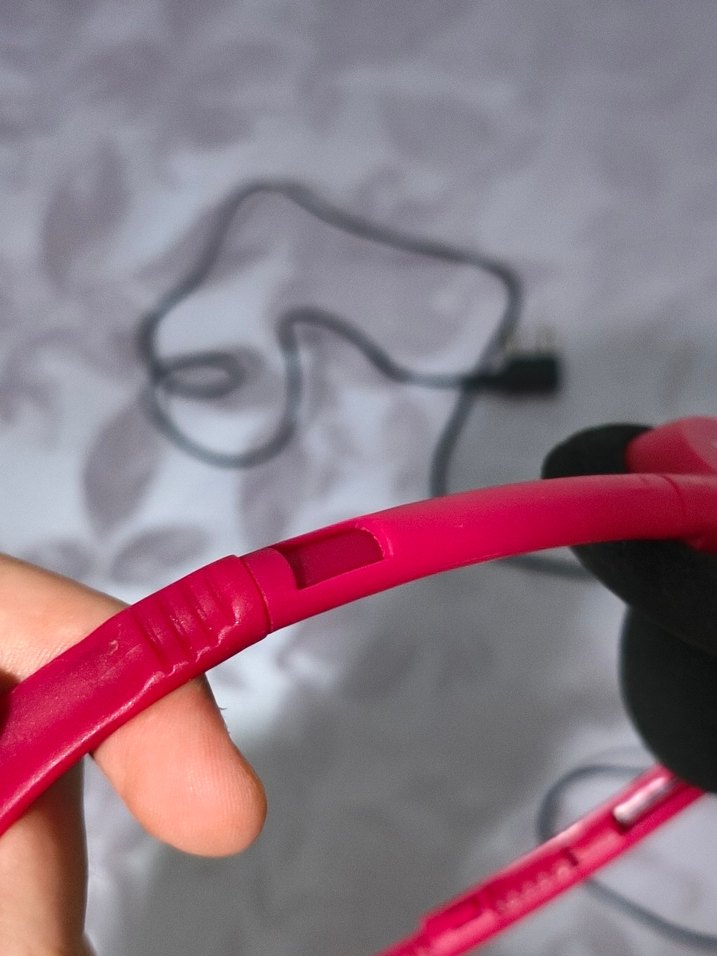 Kırmızı Kablolu Kulaklık - Görsel 2