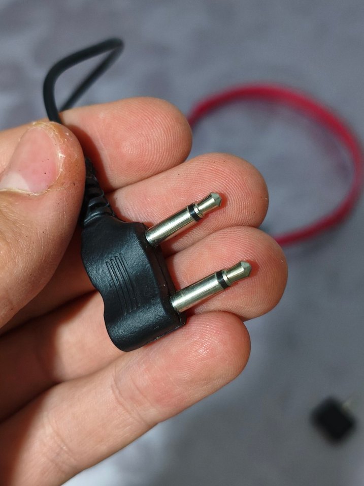 Kırmızı Kablolu Kulaklık - Görsel 4