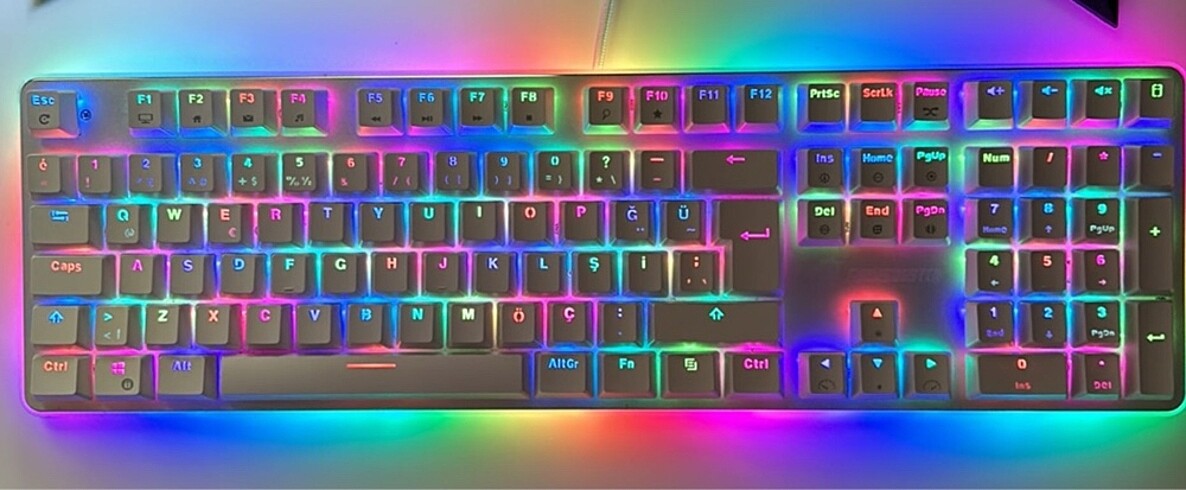 Gamebooster beyaz mekanik oyuncu klavyesi