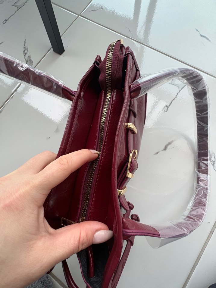 Bordo Parlak Deri Kadın Çanta - Görsel 3