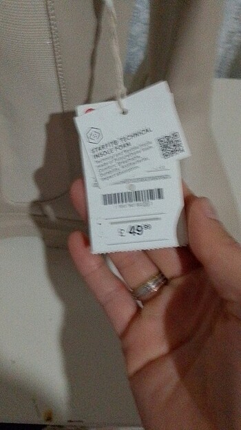 Pull and Bear Sıfırdır etiketi üstünde