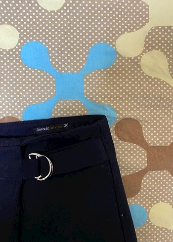 Kemer Detaylı Lacivert Mini Etek - Görsel 3