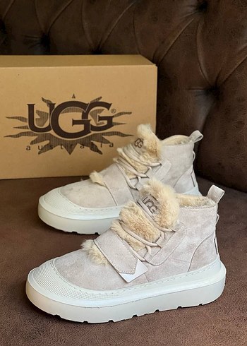 UGG Bej Süet Kürklü Dolgu Topuk Bot